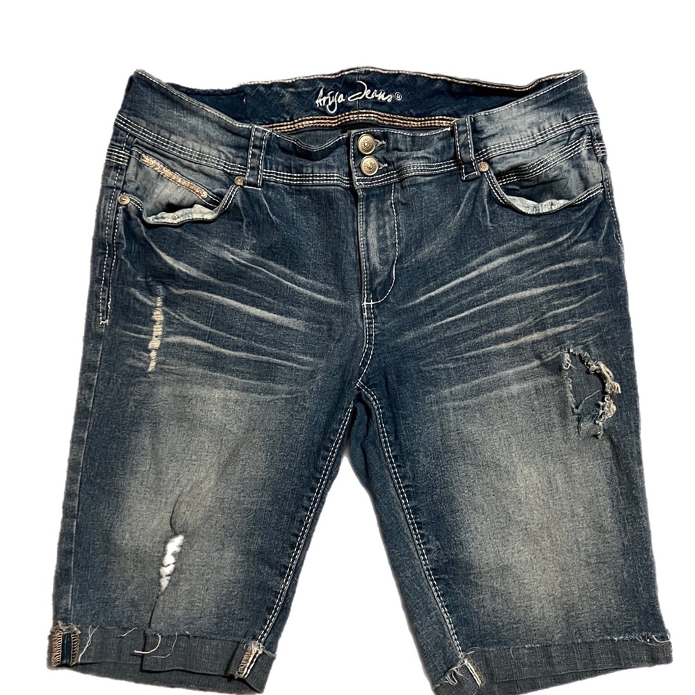Ariya Jeans Bermuda Shorts Medium Wash Distressing and Whiskering Size 15/16
